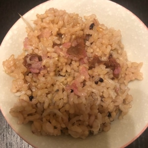 炊飯器でつくる★梅しらすの絶品炊き込みごはん